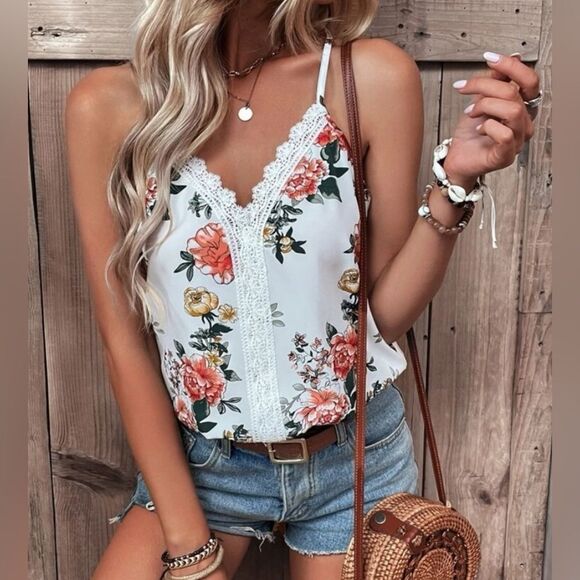 Lace Detail Floral Layering Camisole - Picture 3 of 9